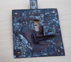 Embellecedor de la cerradura, vista interior en la que se aprecia el muelle.