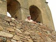 Torre de la iglesia de Bercianos desde la que nos saluda Clemente el da 16/09/02, da del comienzo de la restauracin del tejado.