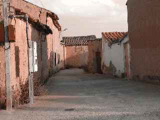 Calleja al lado de la plaza, con efecto sepia