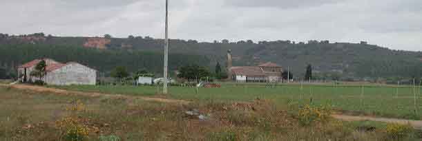 Vista de la Iglesia y la nave de Ramn desde la Carretera de Litos.